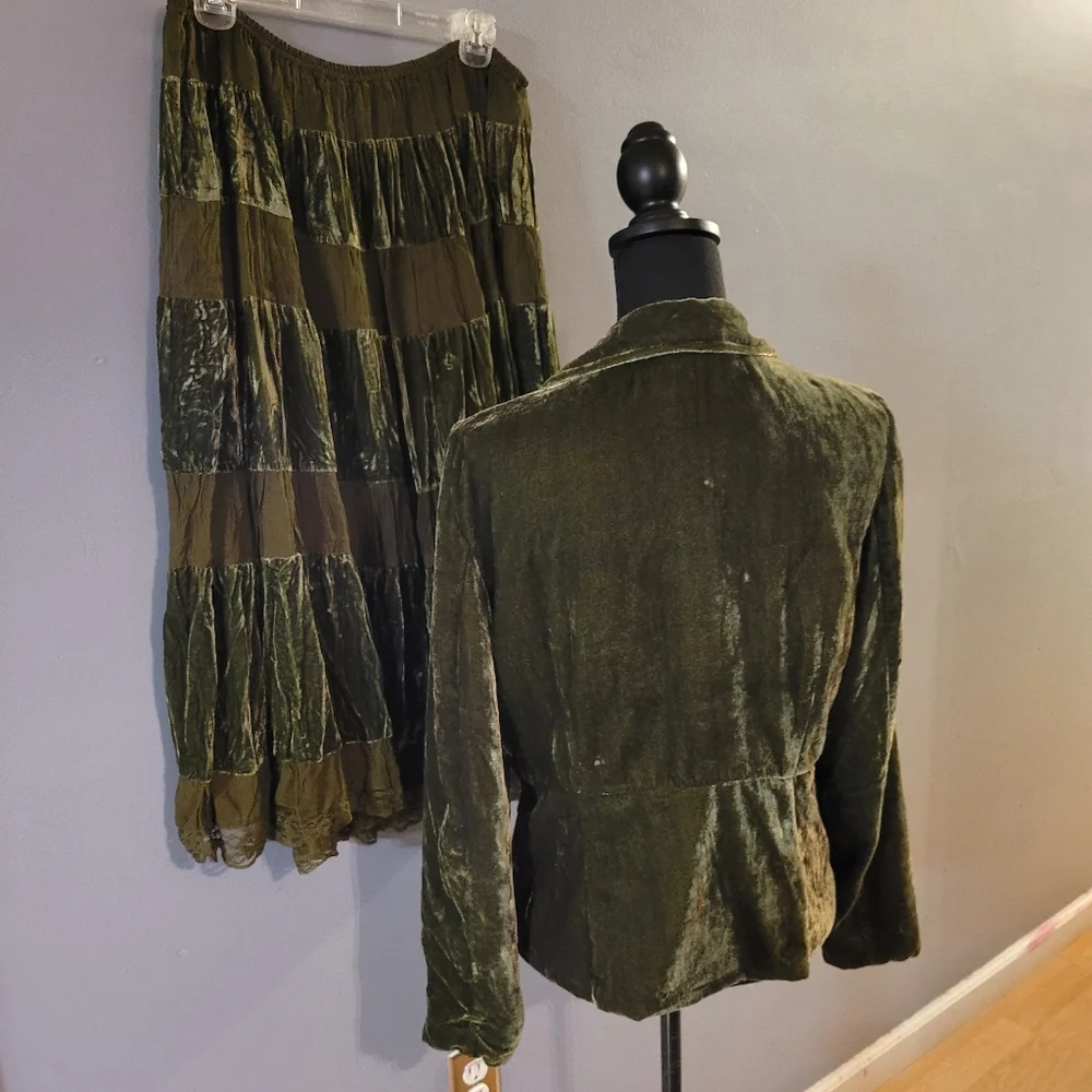 '90s Vintage Crushed Velvet Skirt & Blazer Set - Picture 8 of 11